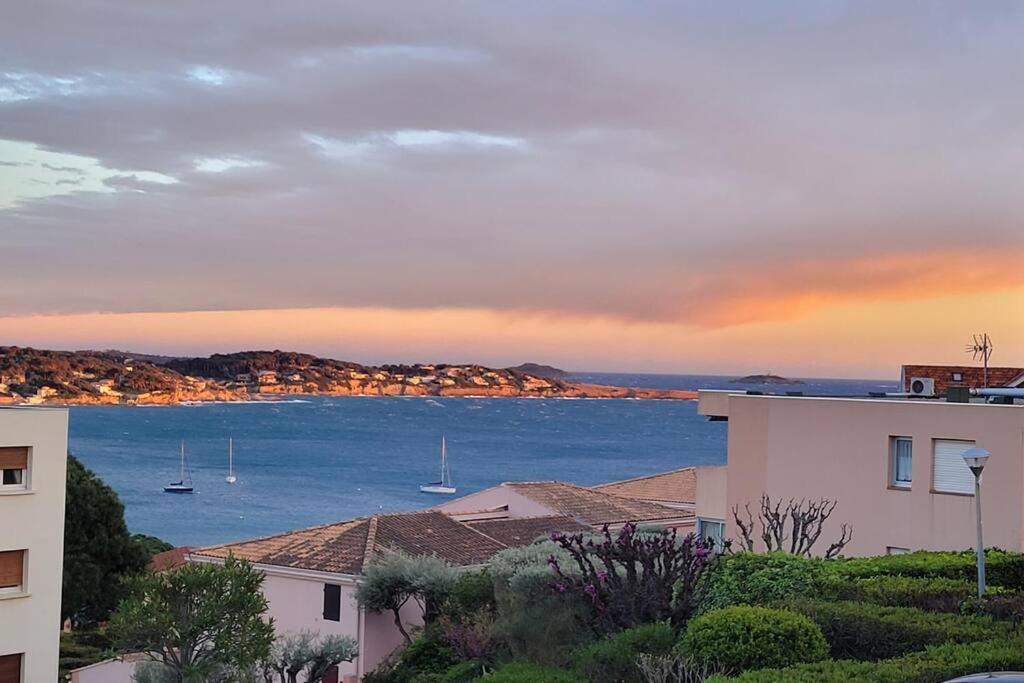 T2 Vue Mer Dans Residence Calme / T2 Sea View In A Quiet Residence Bandol Exterior foto